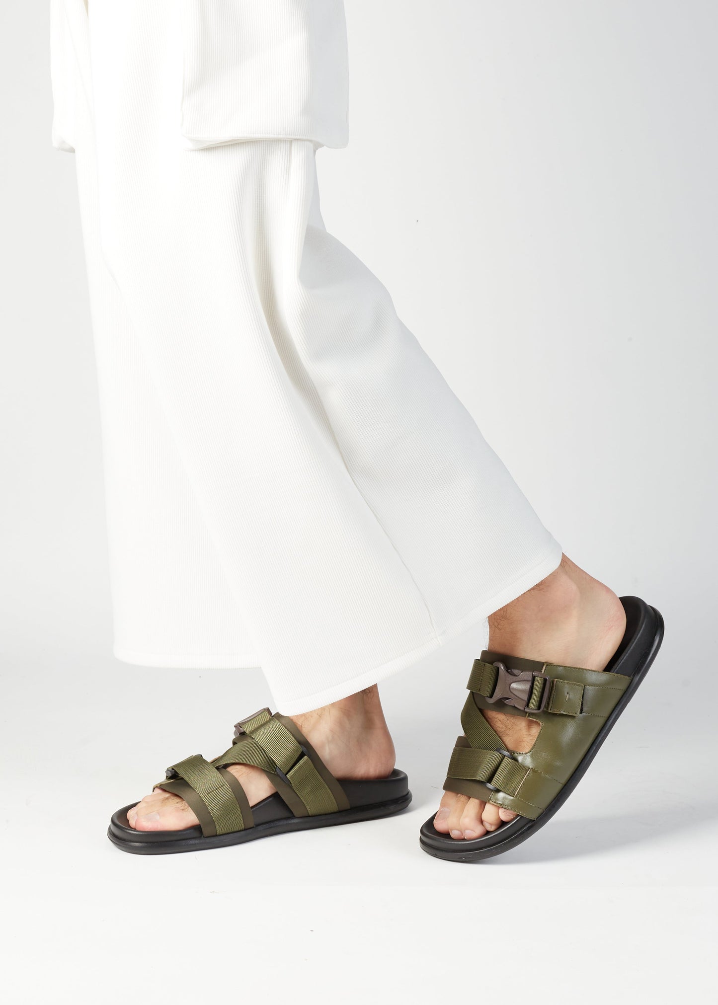 DELROY LEATHER SLIP ON LEATHER SANDAL GREEN