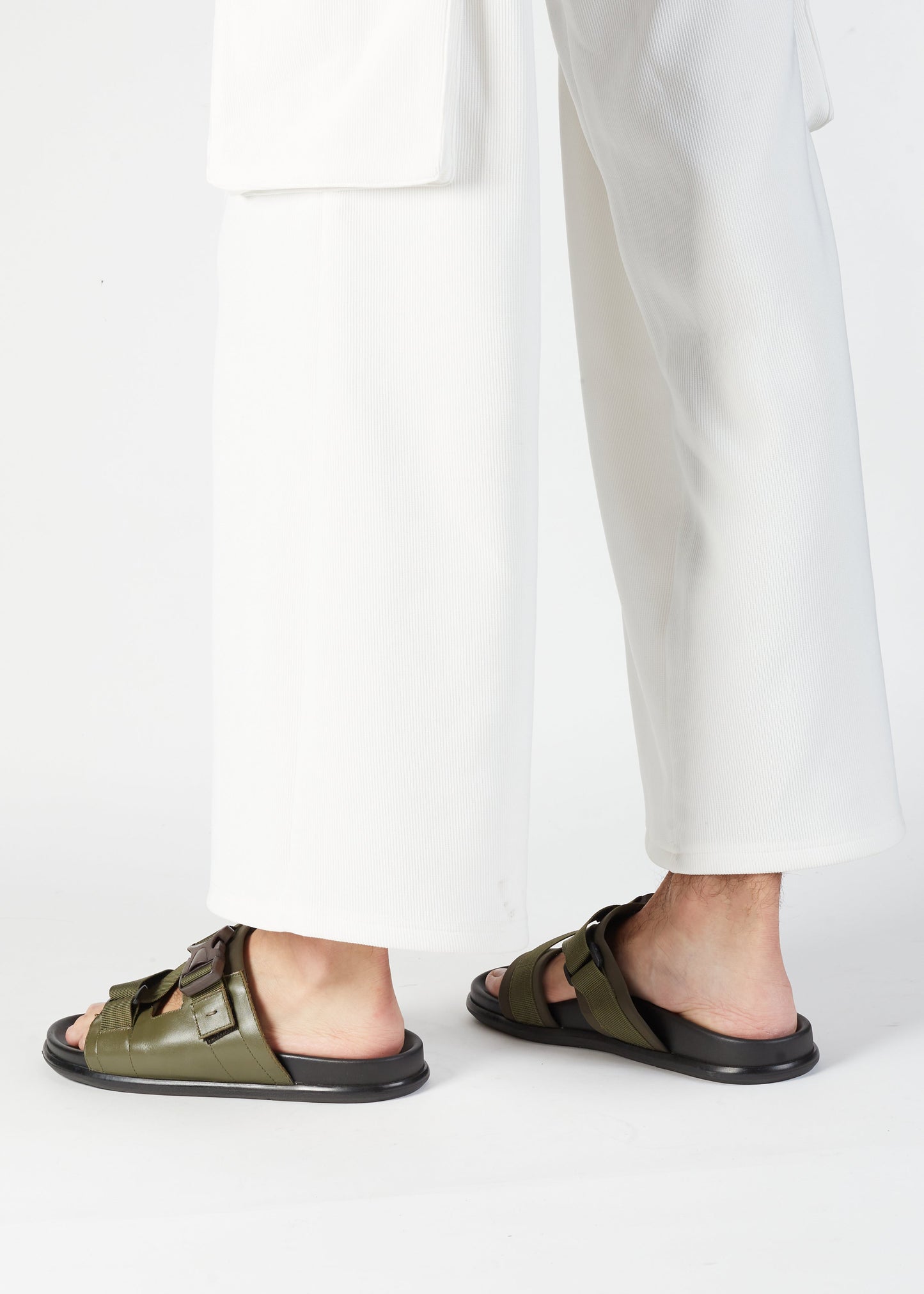 DELROY LEATHER SLIP ON LEATHER SANDAL GREEN