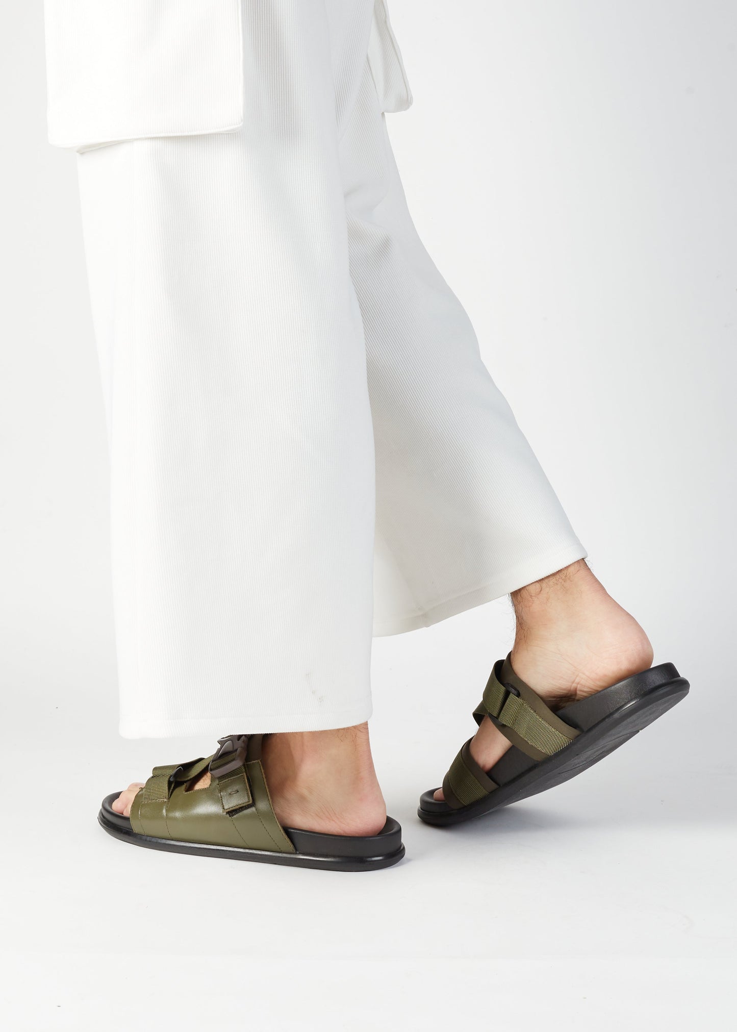 DELROY LEATHER SLIP ON LEATHER SANDAL GREEN